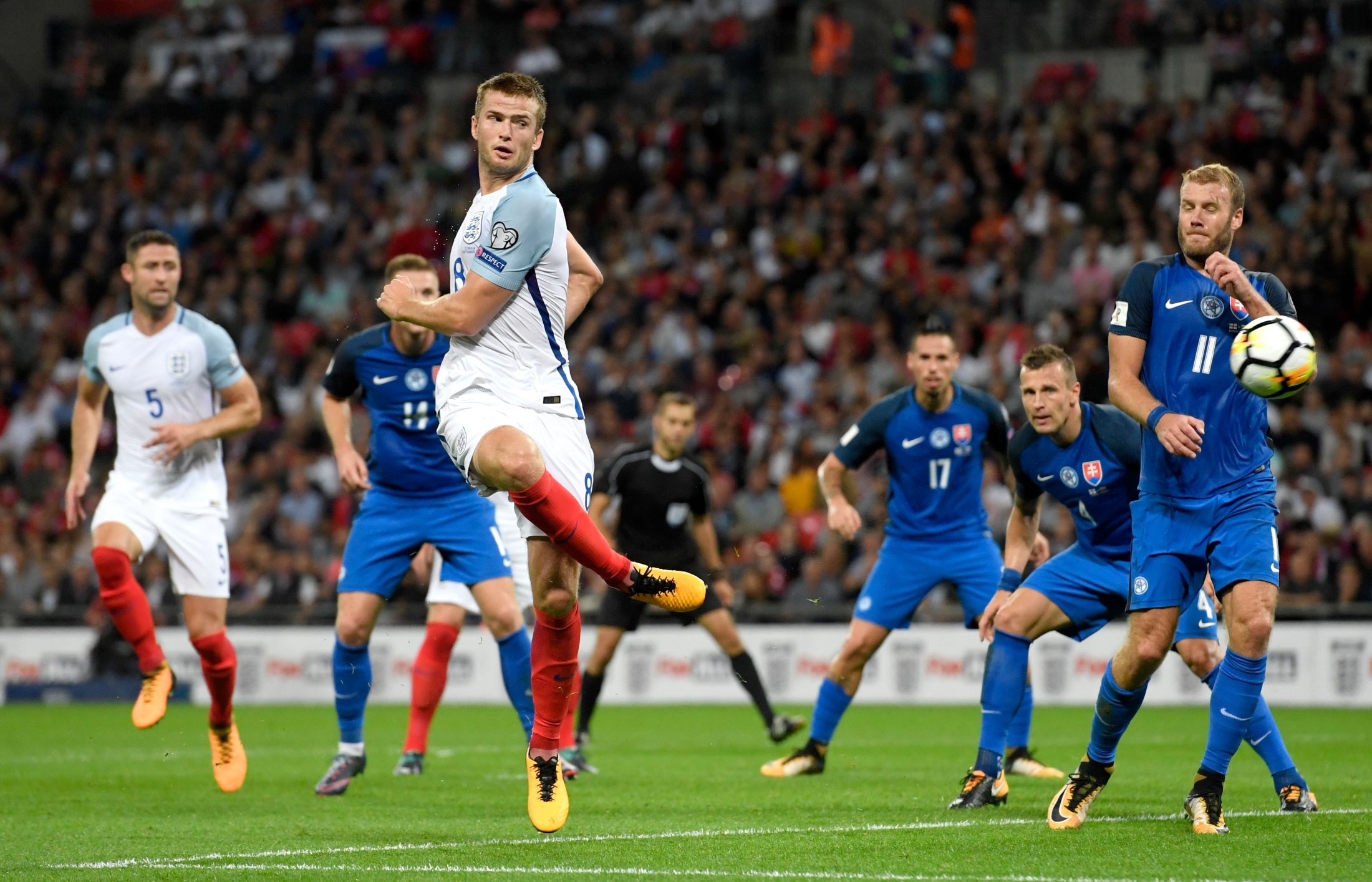 下自己的足 下自己的足