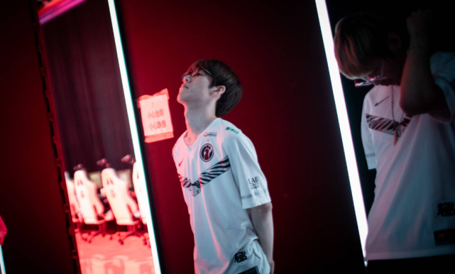 場8球3助 場8球3助